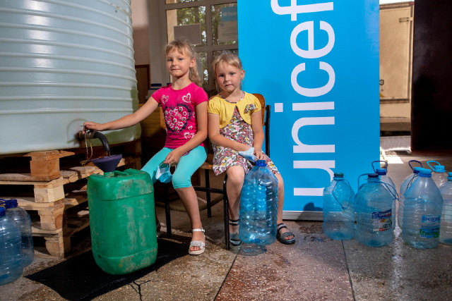 Unicef: 2 kislny kannkba vizet gyjt
