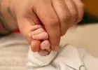 Újszülött kisfiút hagytak a kecskeméti kórház bejáratánál