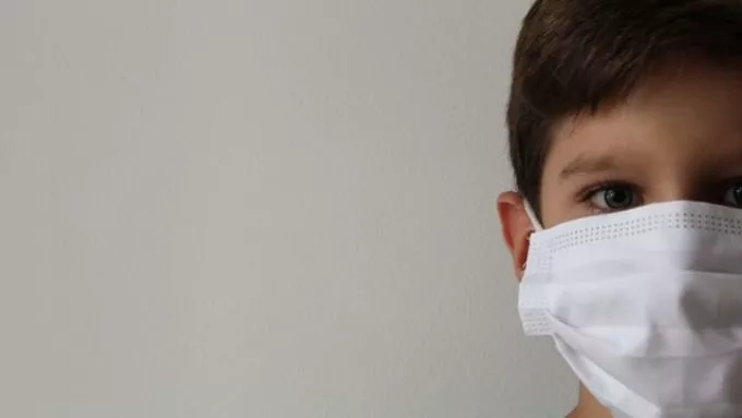 Tizenévesek halnak meg a "kitalált betegségben" - fiatal áldozatokat szed a koronavírus
