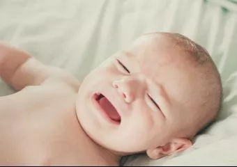 Jobban alszik a csecsemő, ha hagyjuk sírni? Ismerd meg a Ferber-módszert!