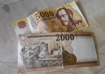 Már nem sokáig lehet fizetni a régi 2000 és 5000 forintos bankjegyekkel