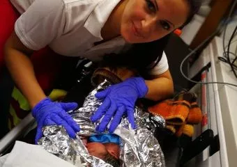 Nem volt idő kórházba vinni a nyírbátori kismamát, a mentősök segítették világra a babát
