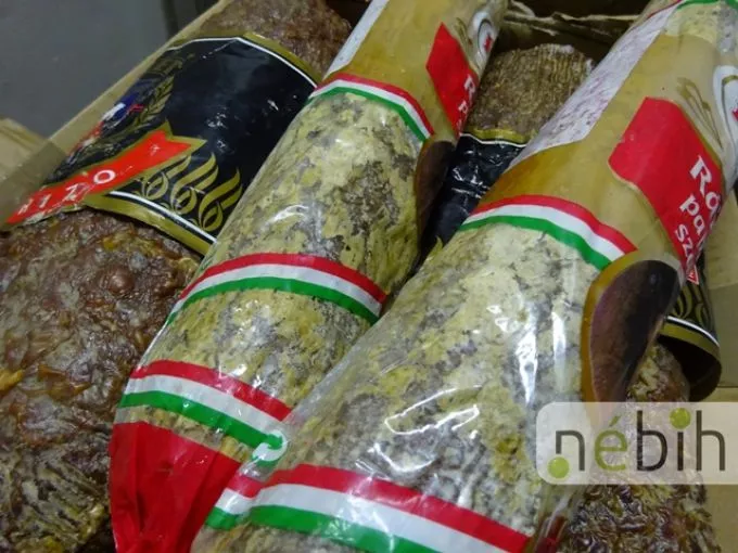 3,2 tonna hústerméket vont ki a forgalomból a Nébih az egyik budapesti piac húsboltjában
