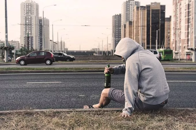 Hogyan segítsük a tizenéveseket elkerülni az alkoholfüggőséget?