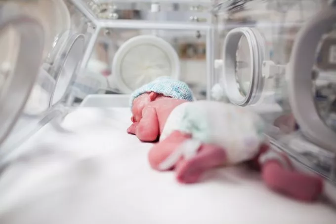 Újszülött kislányt hagytak a kistarcsai inkubátorban: a portás végignézte, ahogy elbúcsúzik a babától, majd eltűnik az anya