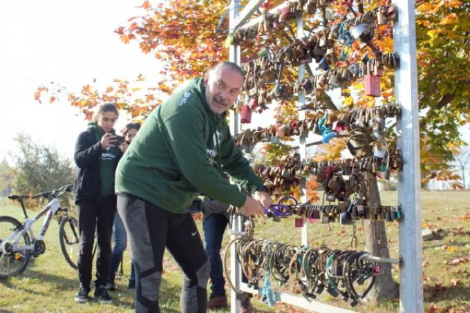 Bringásvideókat vár a mesterfodrász