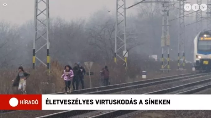 Életveszélyes játék terjed Debrecenben a fiatalok között: lefekszenek a sínekre, és úgy várják a vonatot