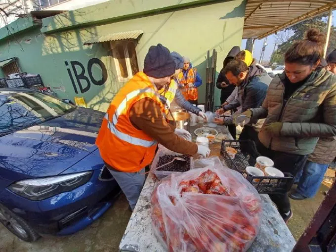 Így fogadták a Törökországból hazatérő ételosztókat