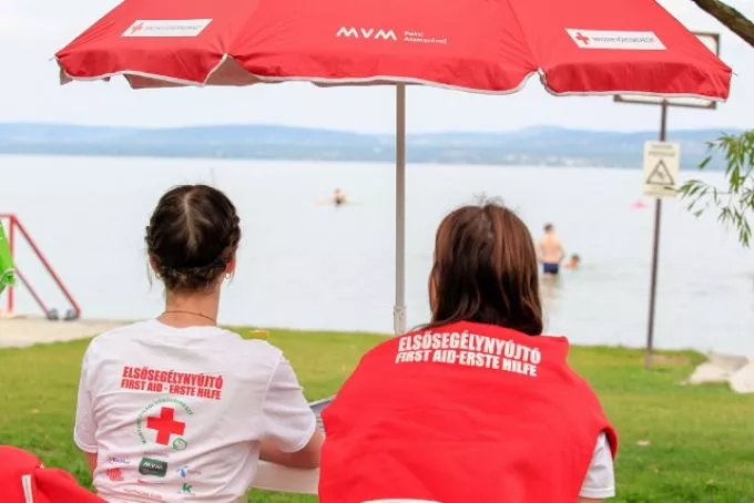 19 strandon indul el a Magyar Vöröskereszt Balatoni Elsősegélynyújtó Szolgálata 