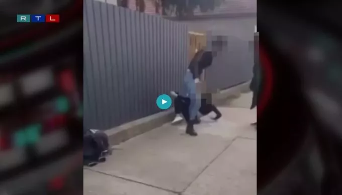 Videóhívásban nézte végig az apa, ahogy lányát megveri az iskolatársa anyja