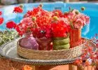 Étvágygerjesztő virágköltemények - Néhány színpompás asztaldísz muskátlival