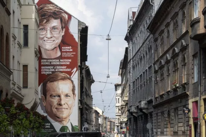 Így néz ki a magyar Nobel-díjasok fala Budapesten